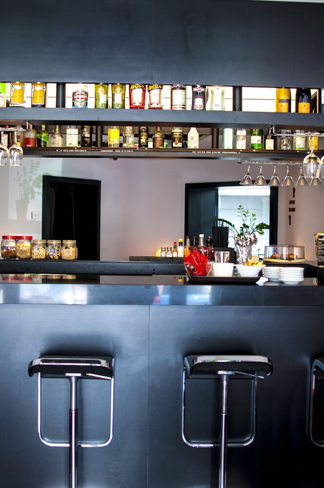 Hotel Bar