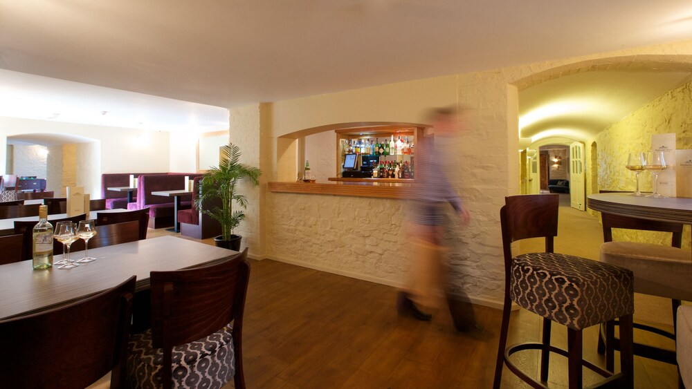 Hotel Bar