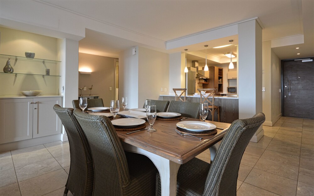 Standard Room, 2 Bedrooms - In-Room Dining
