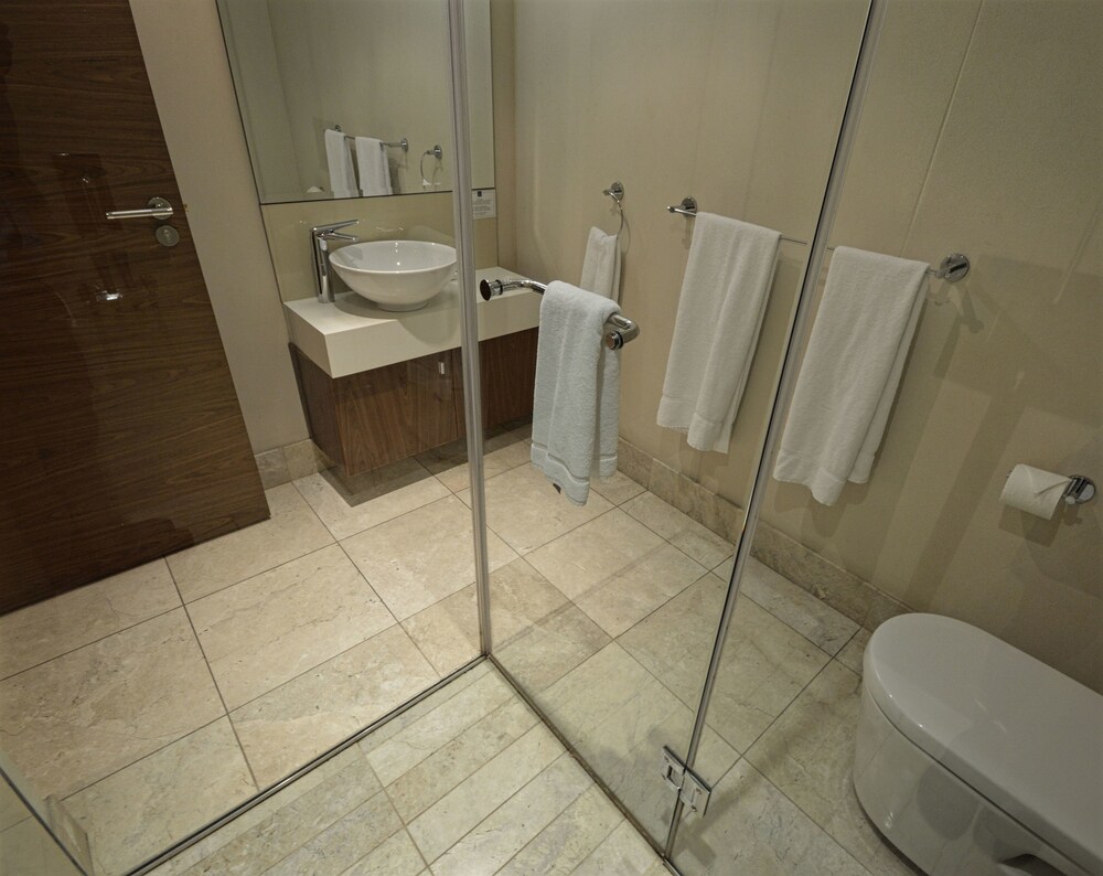 Studio - Bathroom