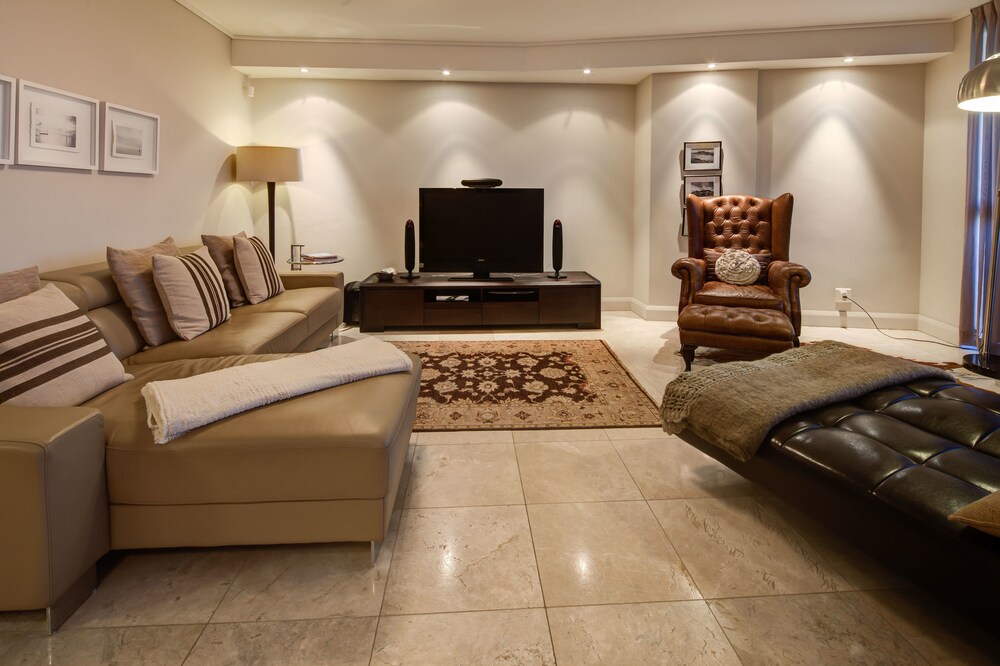 Executive Room, 2 Bedrooms - Living Room