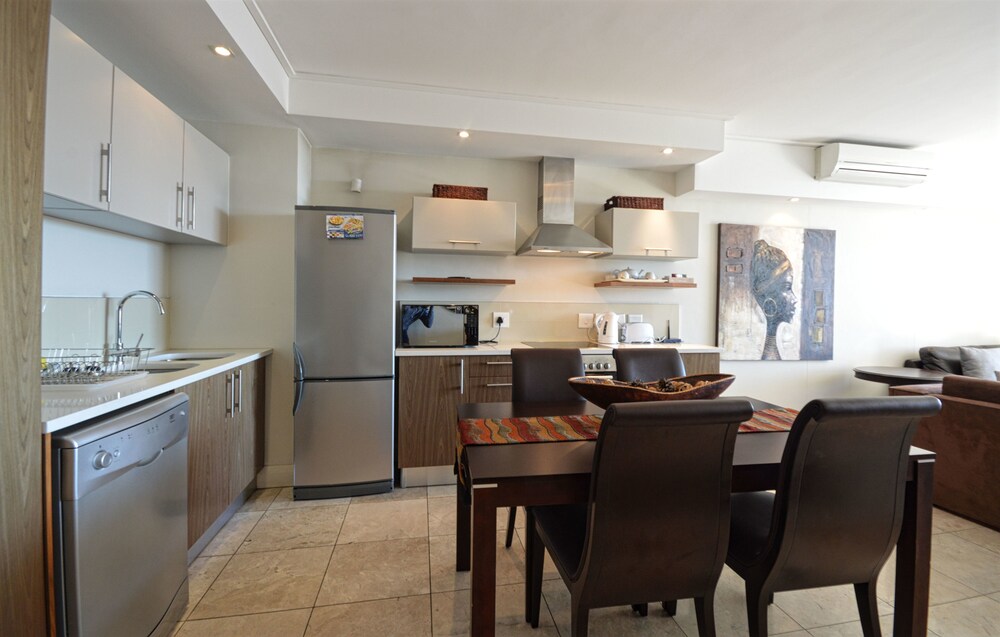 Standard Room, 1 Bedroom - In-Room Dining