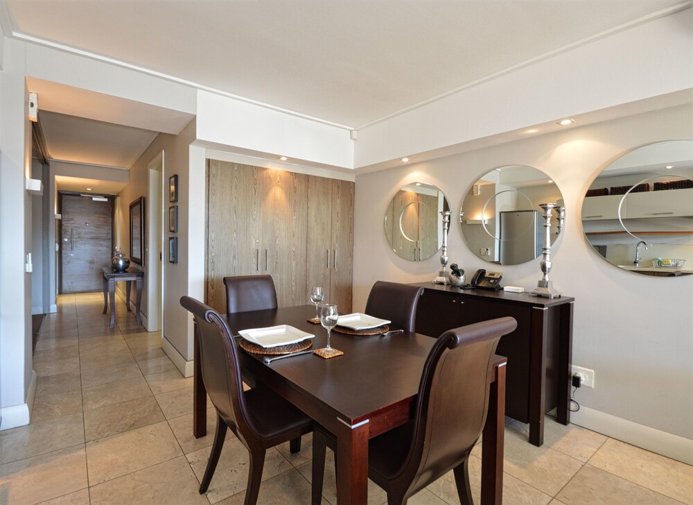 Studio - In-Room Dining