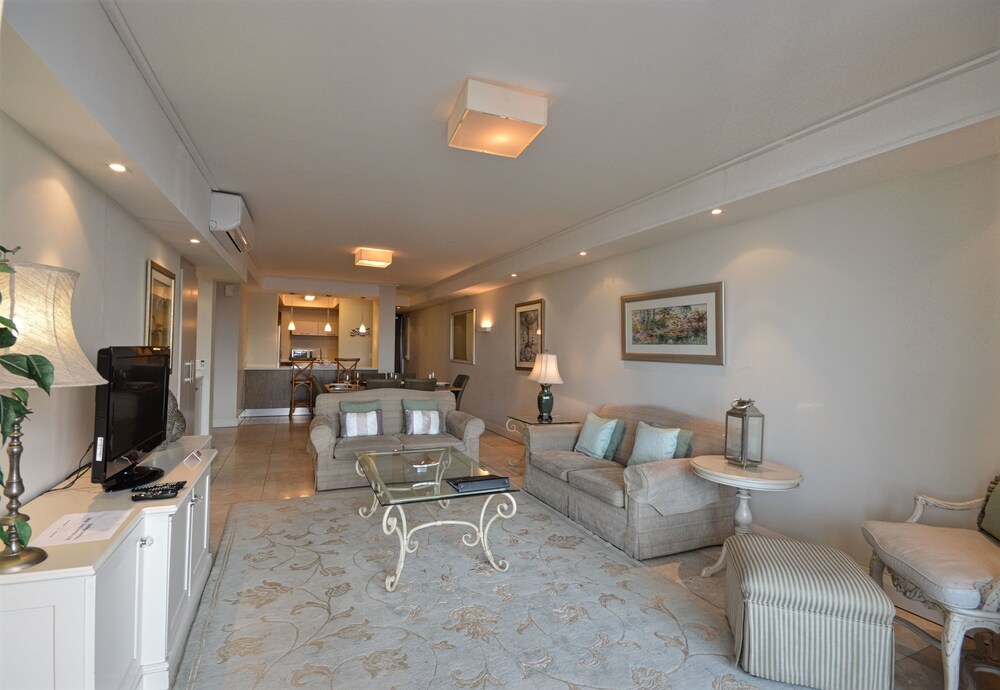 Standard Room, 2 Bedrooms - Living Room