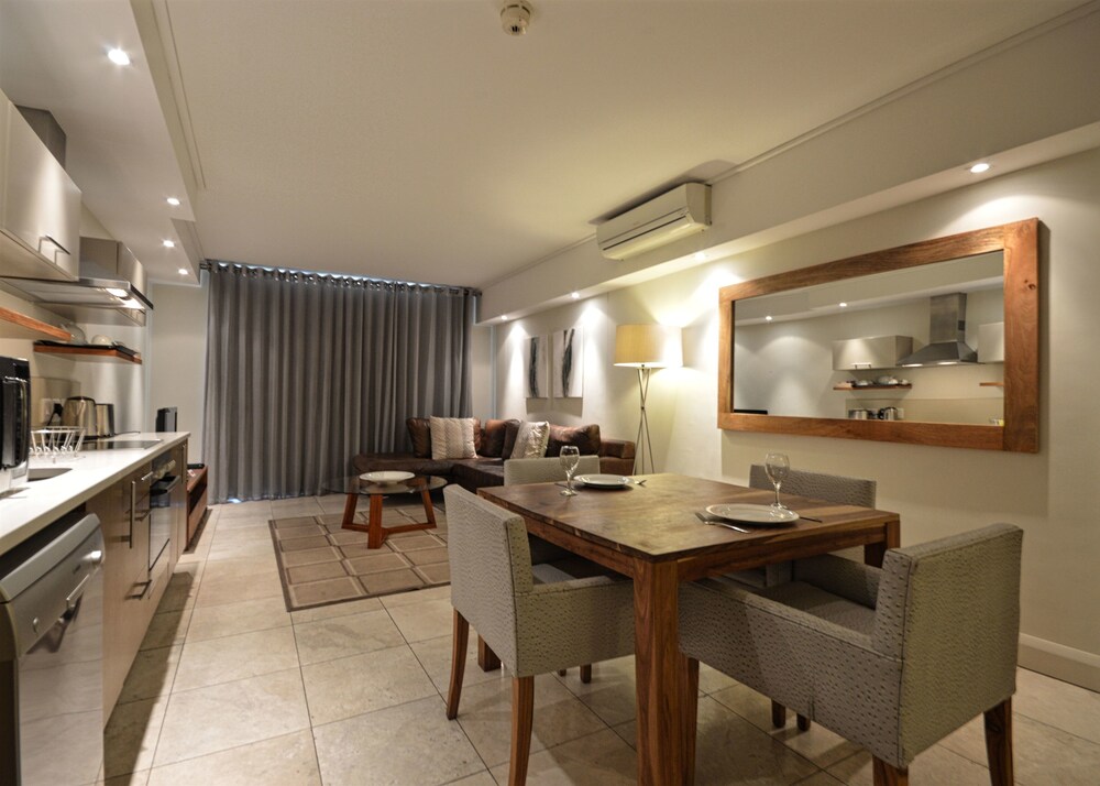 Studio - In-Room Dining