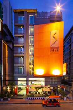 Hotel Front - Evening/Night