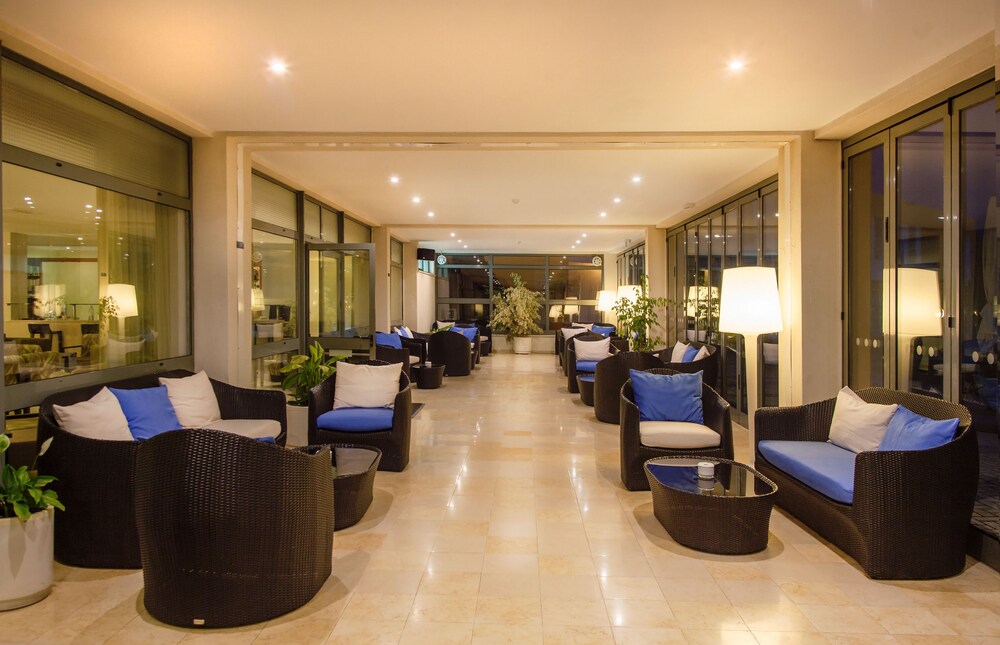 Hotel Lounge