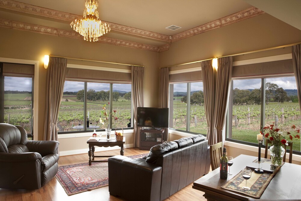 Vines Cottage - Living Room