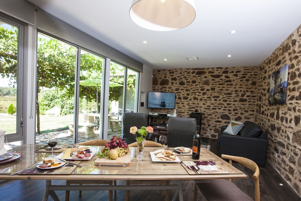 Barn Cottage - In-Room Dining