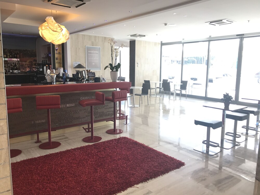 Hotel Bar