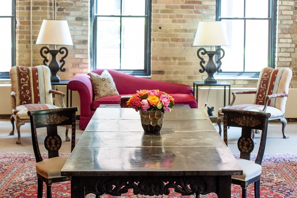 Executive Lounge