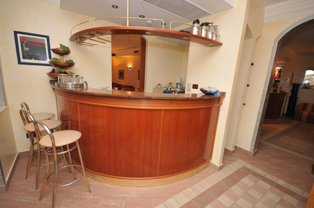 Hotel Bar