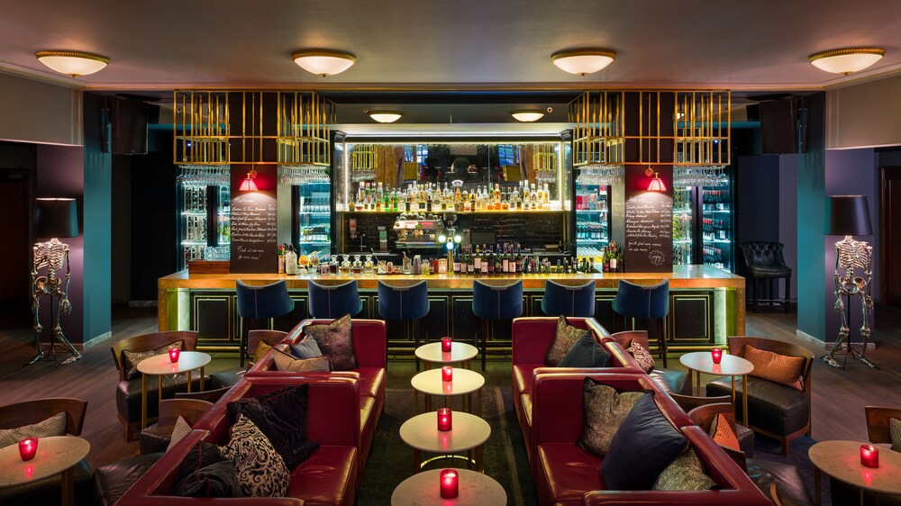 Hotel Lounge