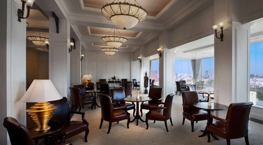 Hotel Lounge