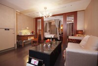 Deluxe Twin Room, No View