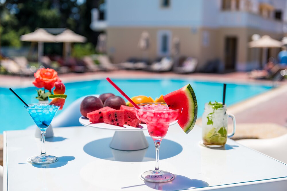 Poolside Bar