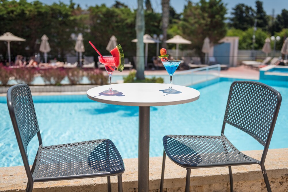 Poolside Bar
