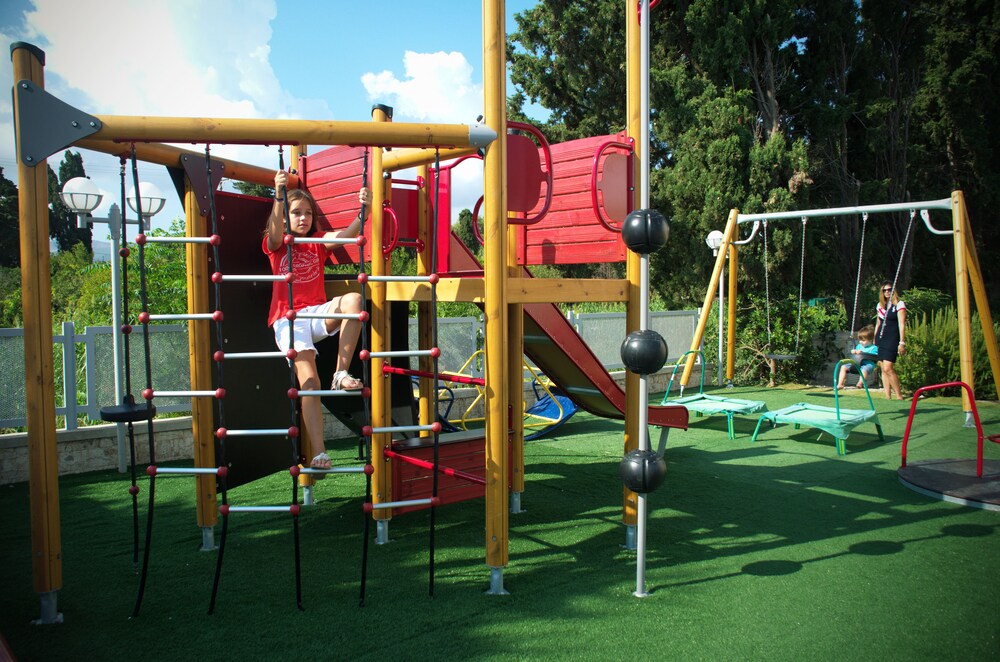 Childrens Play Area - Outdoor