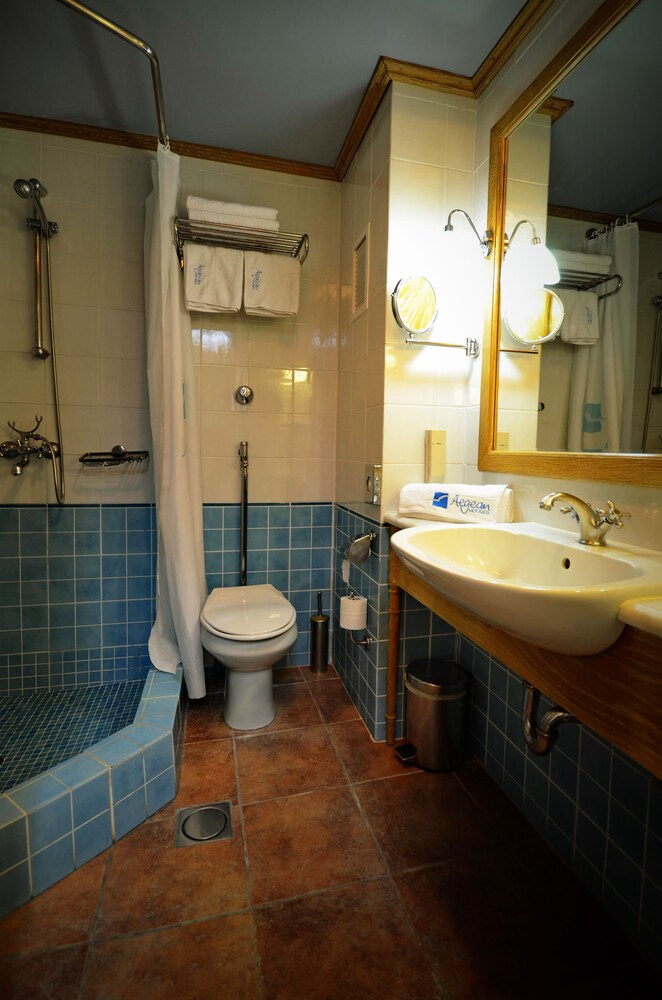 Family Suite - Bathroom
