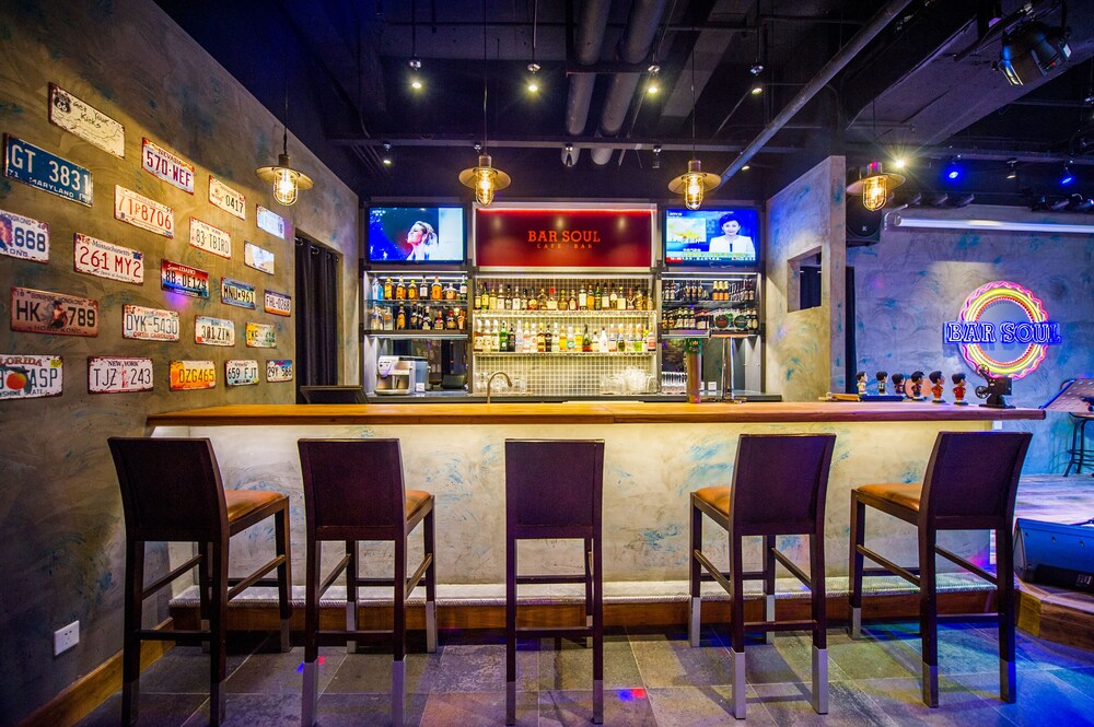 Hotel Bar