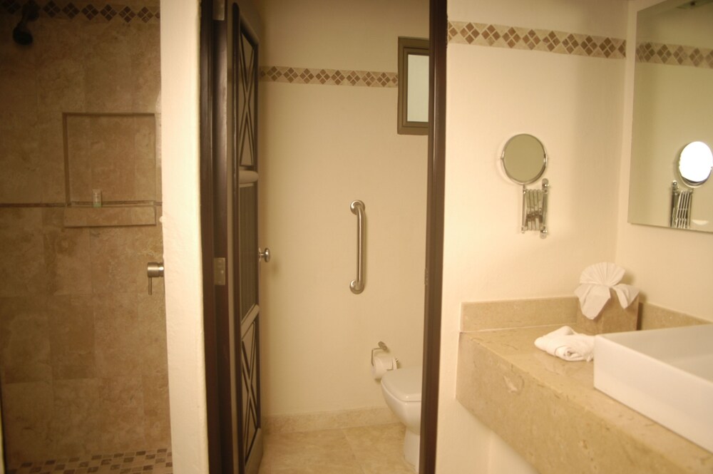 Junior Suite - Bathroom