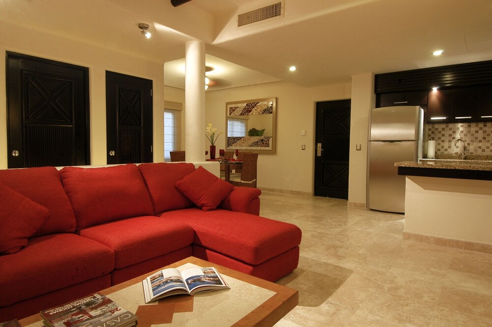Master Suite - Living Room