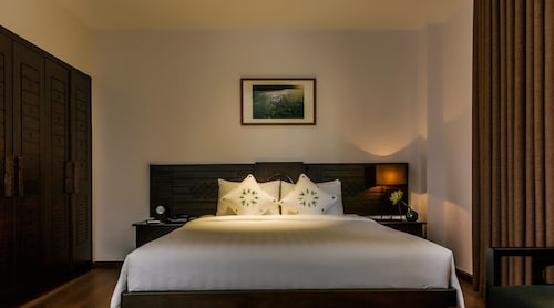 Cochin Zen Hotel