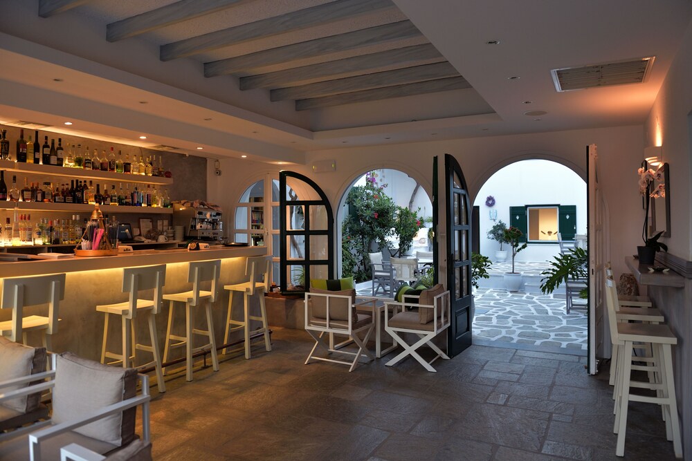 Hotel Bar