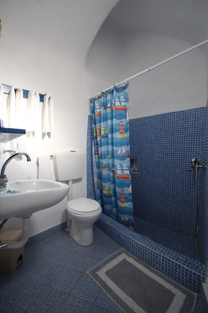 Honeymoon House - Bathroom