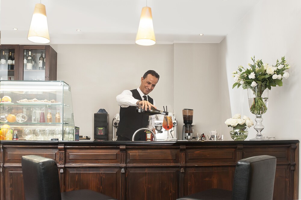 Hotel Bar