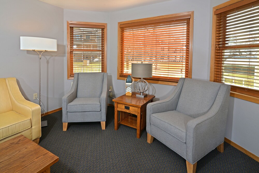 Suite, 2 Bedrooms - Living Area