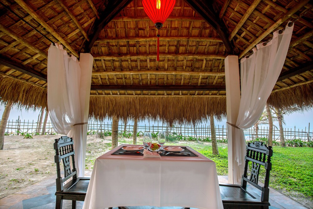 Couples Dining