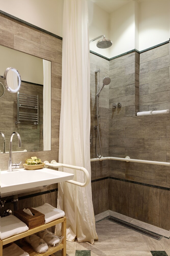 Deluxe Double Room Single Use - Bathroom