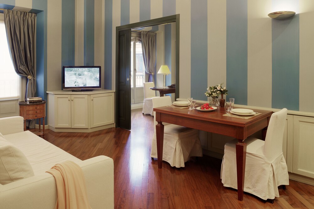 Suite, 1 Queen Bed with Sofa bed - Guestroom