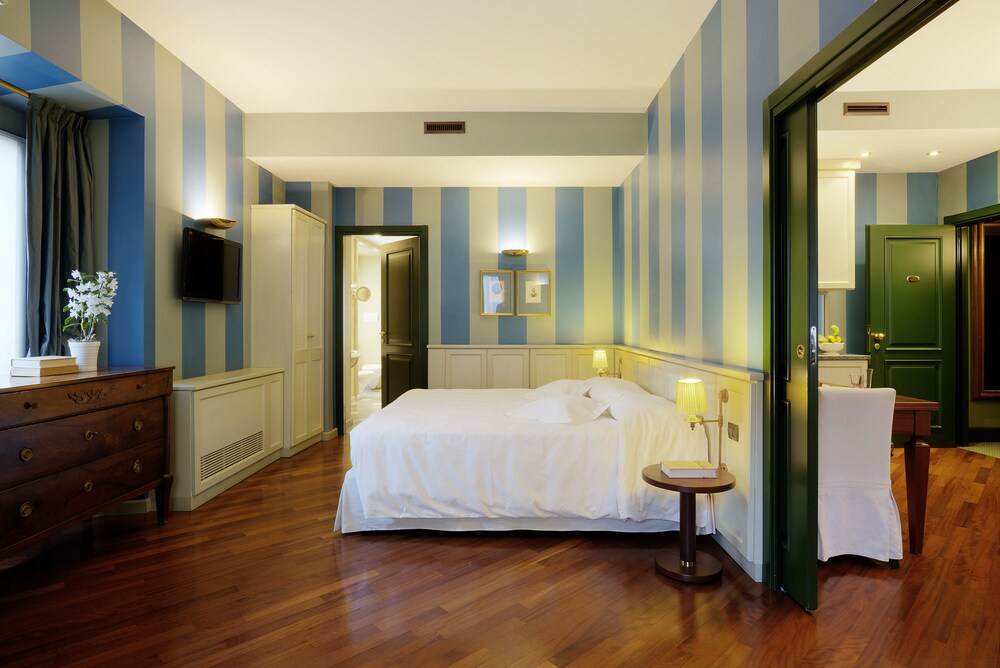 Suite, 1 Queen Bed with Sofa bed - Guestroom