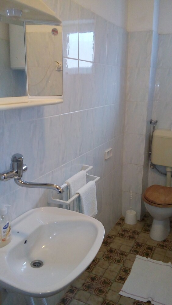 Standard Room - Bathroom