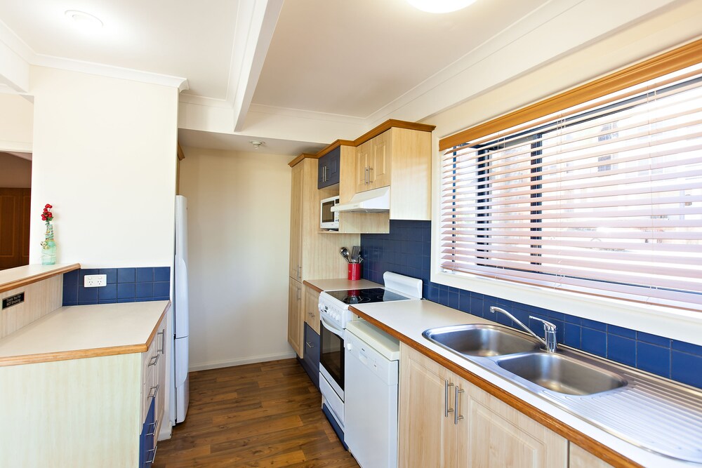 Superior Apartment, 1 Queen Bed, Hot Tub, Partial Sea View - In-Room Kitchen