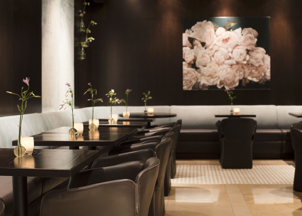 Hotel Lounge