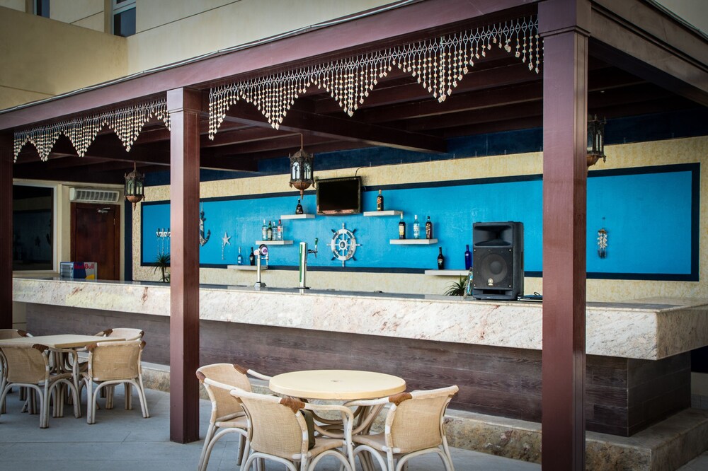 Poolside Bar