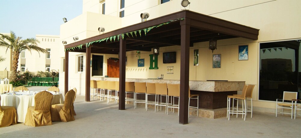 Poolside Bar