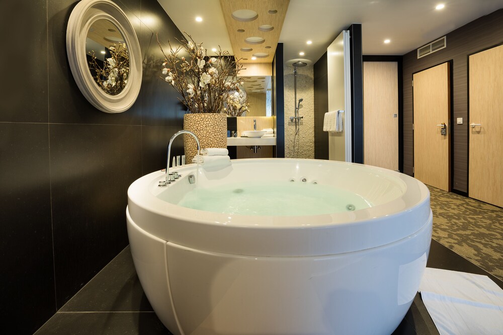 Jetted Tub
