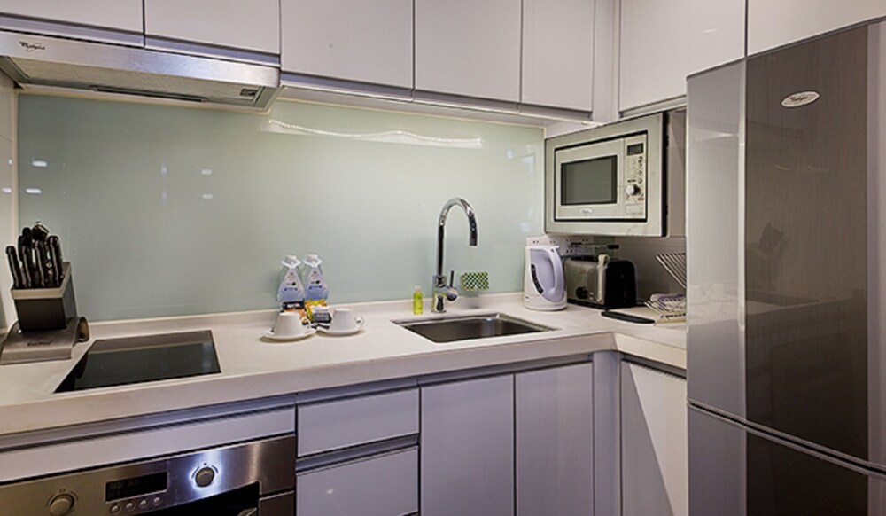 Studio Premier - In-Room Kitchen