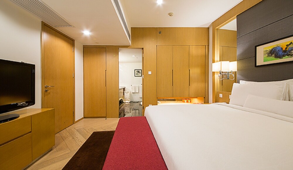 One-Bedroom Premier - Guestroom