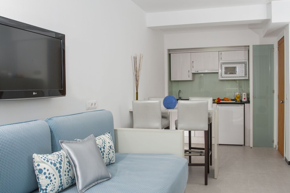 Standard Apartment, 1 Bedroom - Living Room