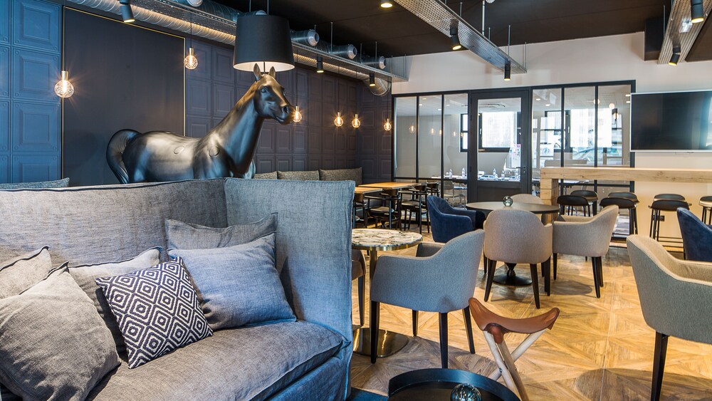 Hotel Lounge