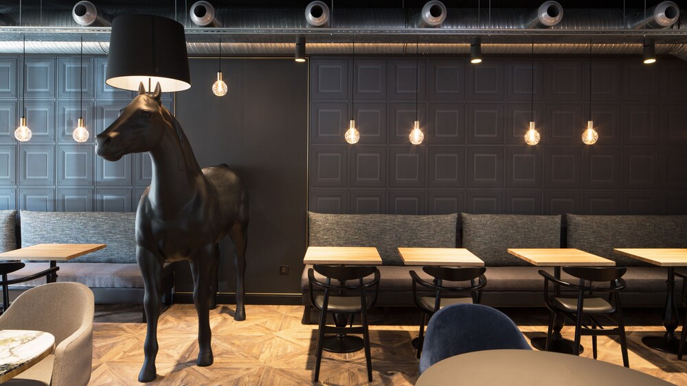 Hotel Lounge