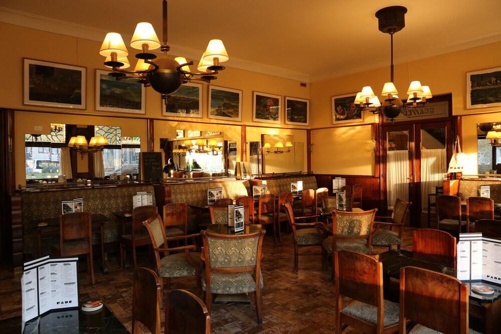 Hotel Bar