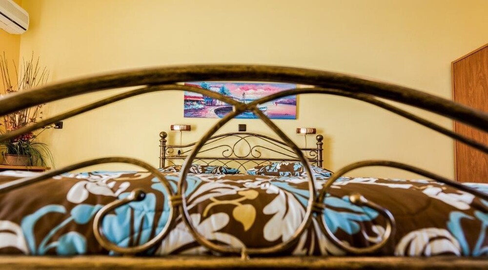 Studio - Guestroom