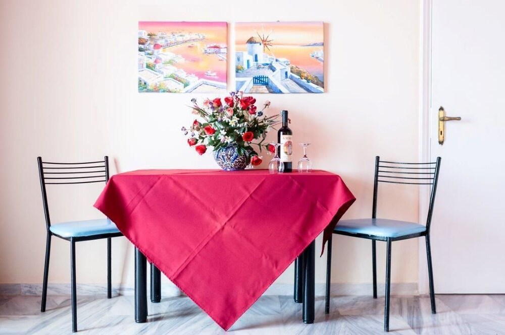 Studio - In-Room Dining