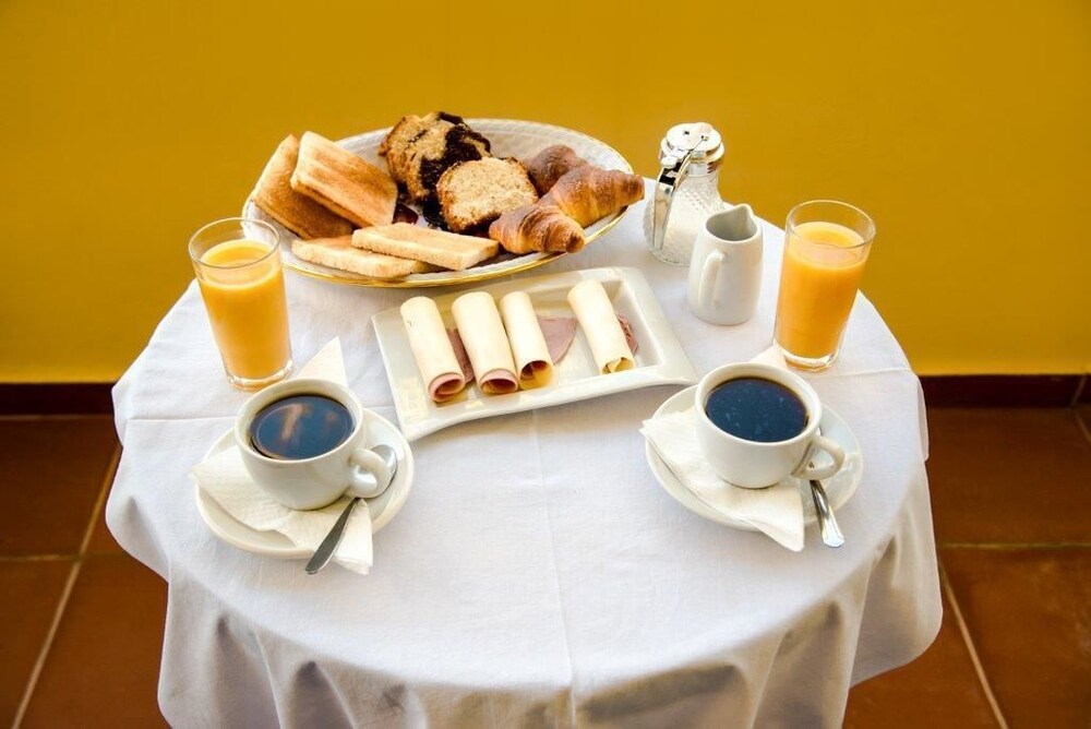 Studio - In-Room Dining